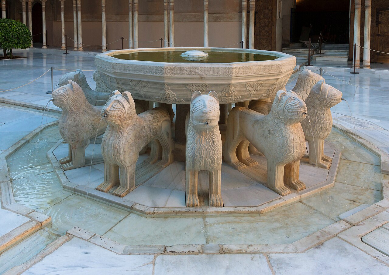 Fuente del Patio de los Leones de la Alhambra de Granada, arte nazarí