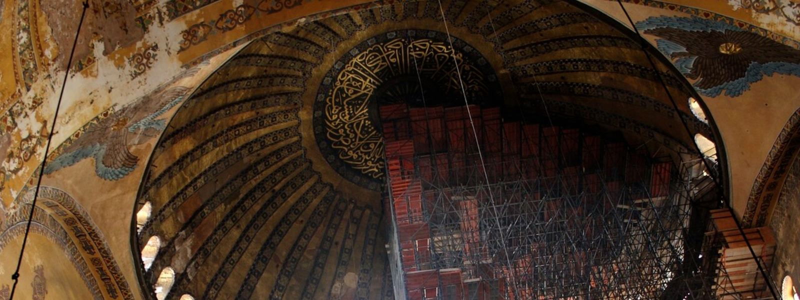 Cúpula de Santa Sofía de Estambul vista desde el interior, arquitectura bizantina