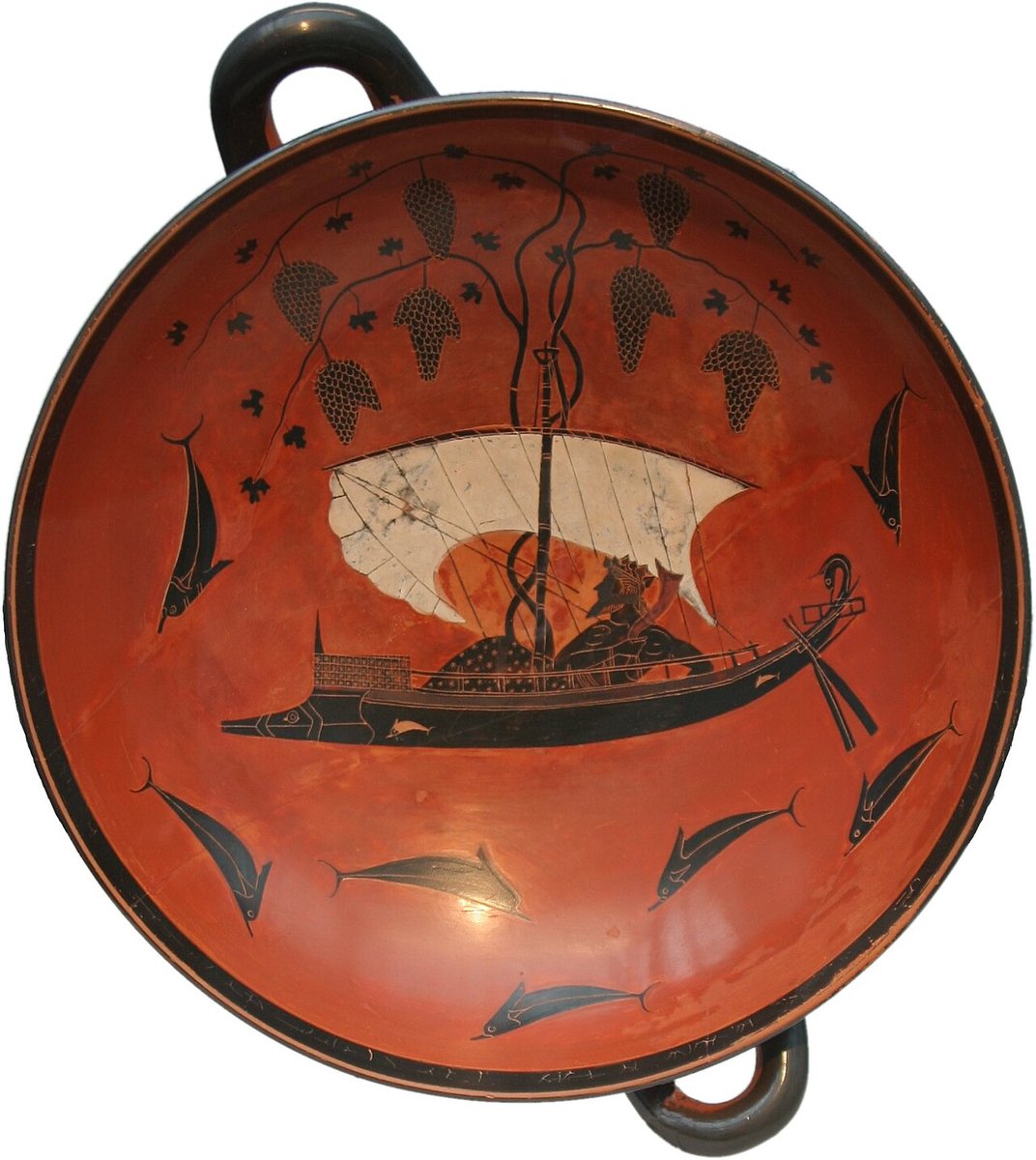 Copa de Exequias con Dioniso navegando entre delfines, cerámica de figuras negras