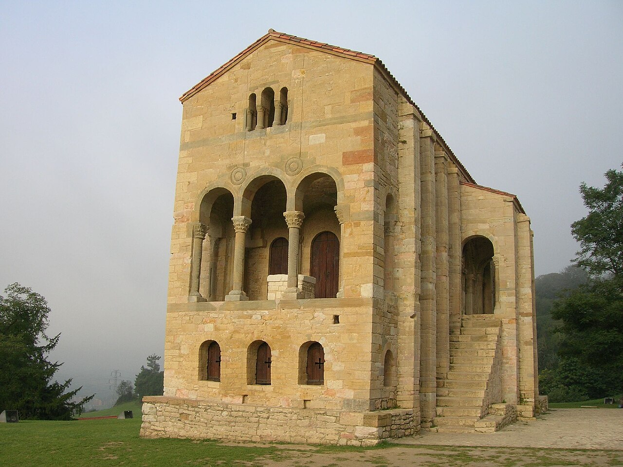 Santa María del Naranco, Oviedo, arte prerrománico asturiano