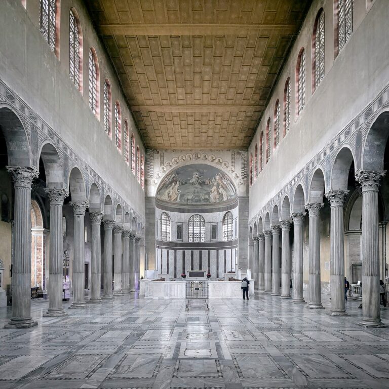 Nave de Santa Sabina, Roma