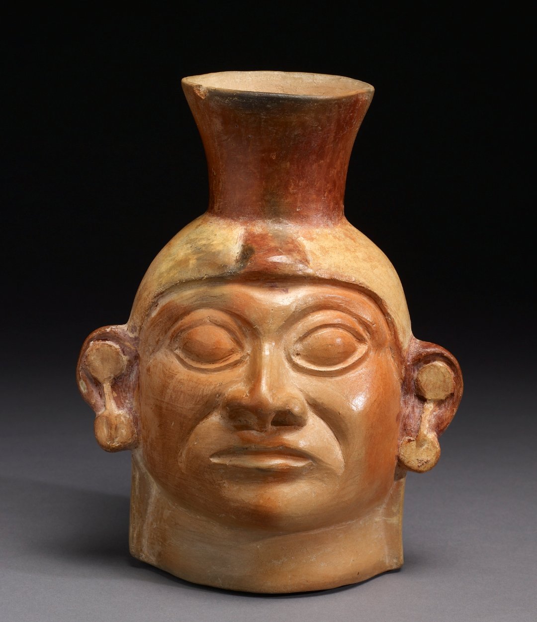 Huaco retrato moche, vasija con un rostro humano individualizado